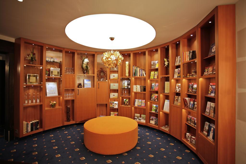 Parkhotel Flora Am 슈룩흐제 외부 사진